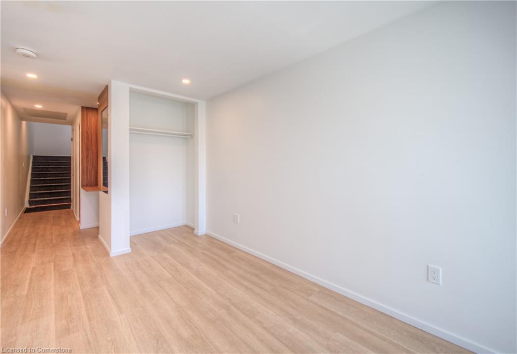26 King Street E Property Photo 17