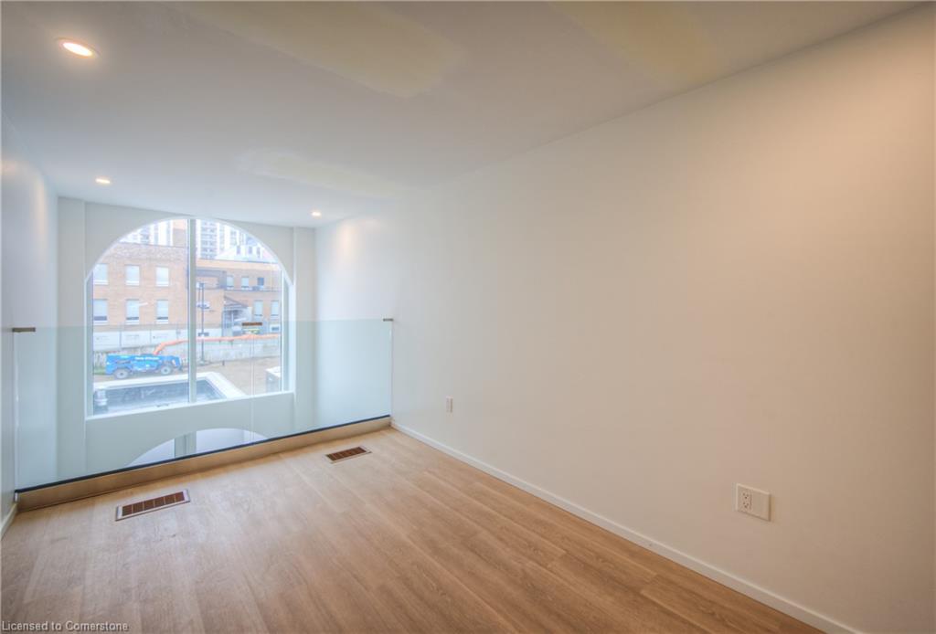 26 King Street E Property Photo 37