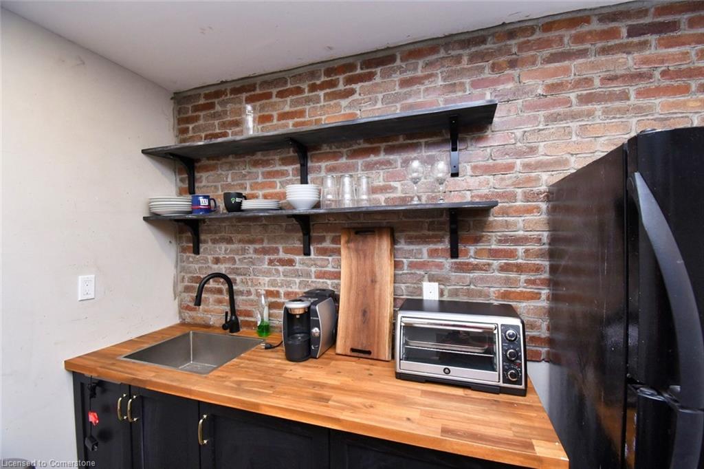 242 James Street S Property Photo 4
