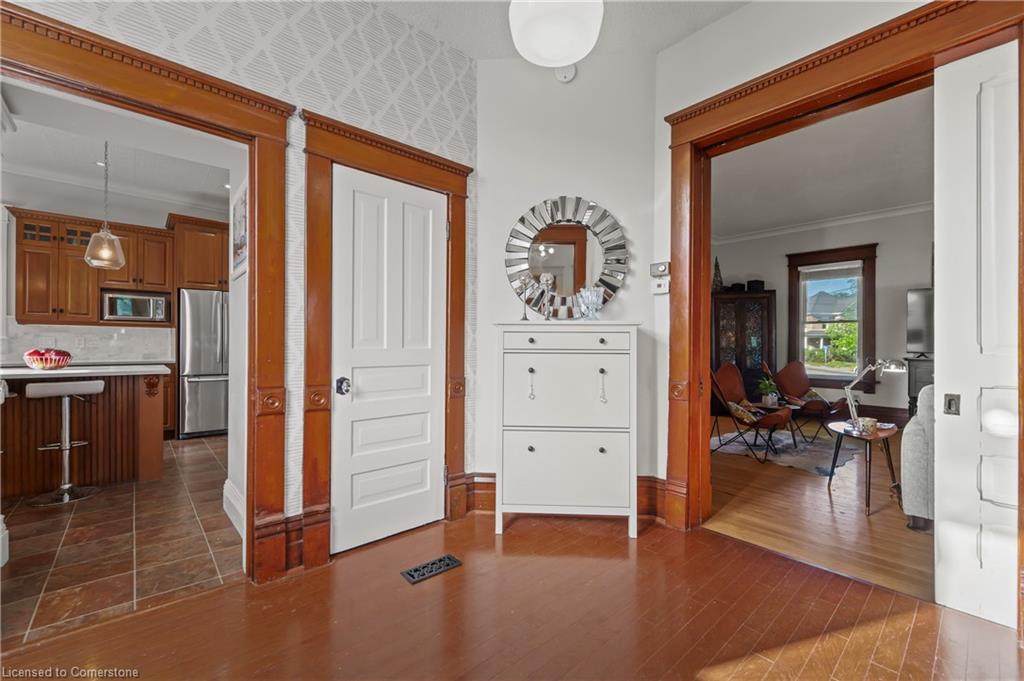415 Wallace Avenue N Property Photo 11