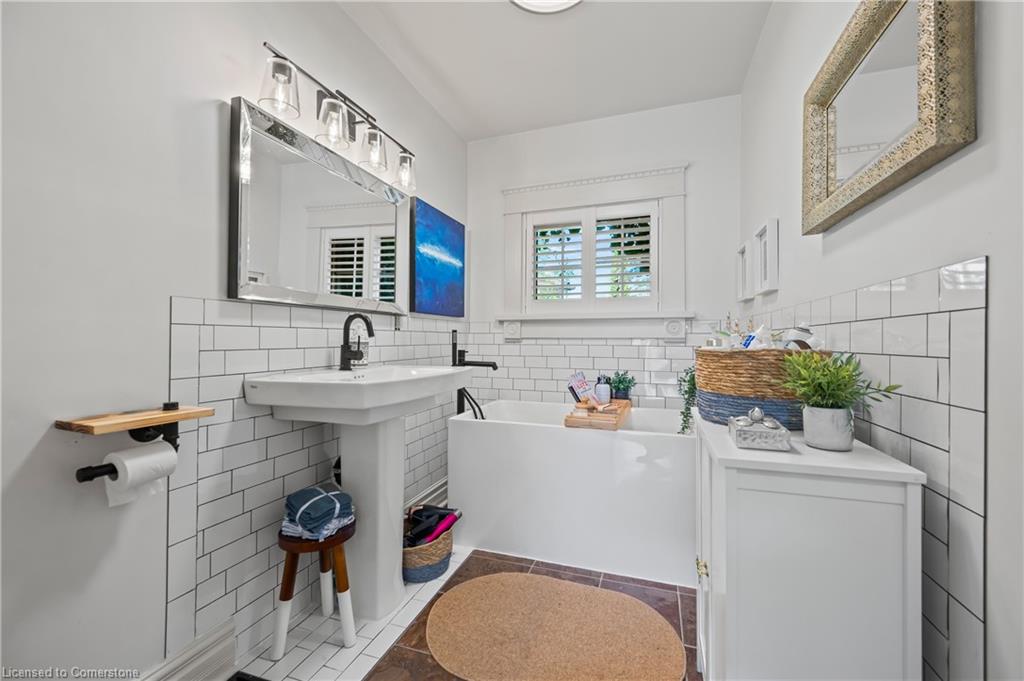 415 Wallace Avenue N Property Photo 25
