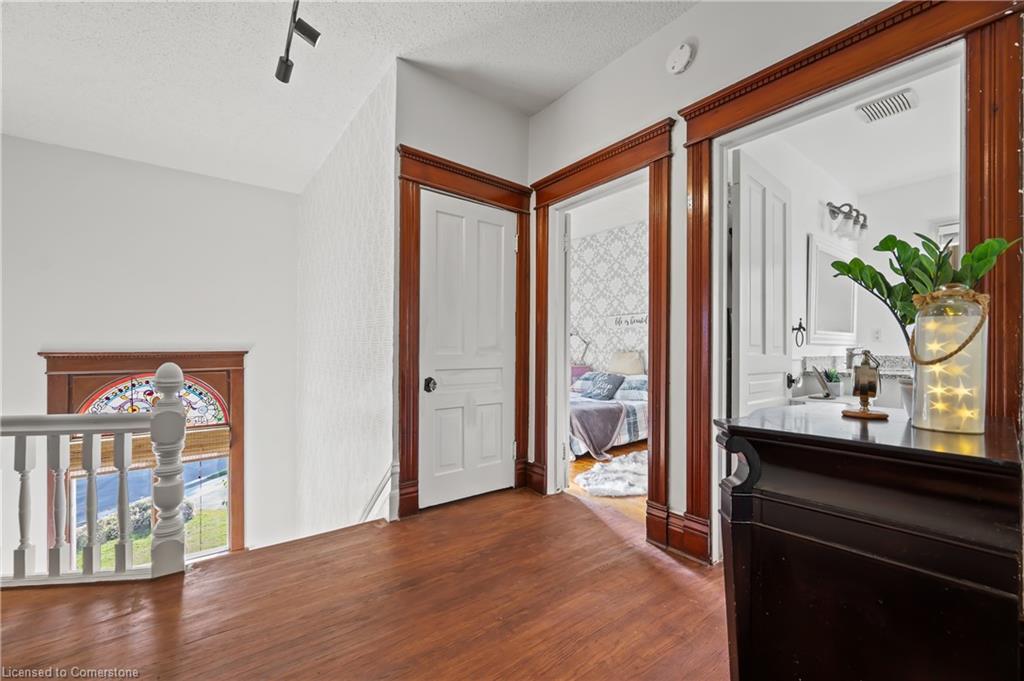 415 Wallace Avenue N Property Photo 32