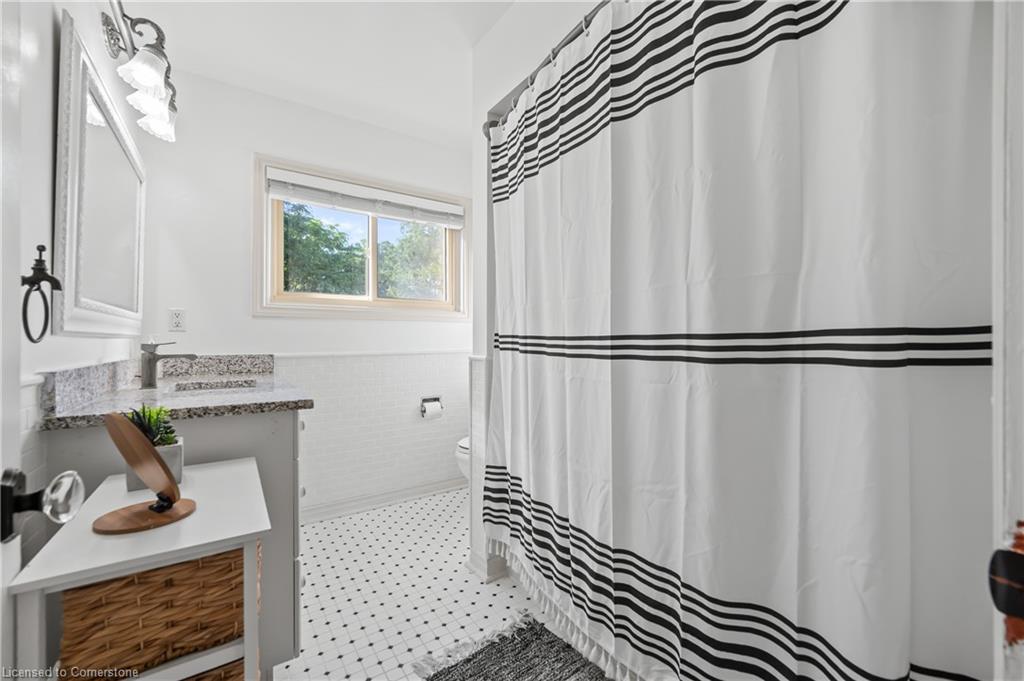 415 Wallace Avenue N Property Photo 40