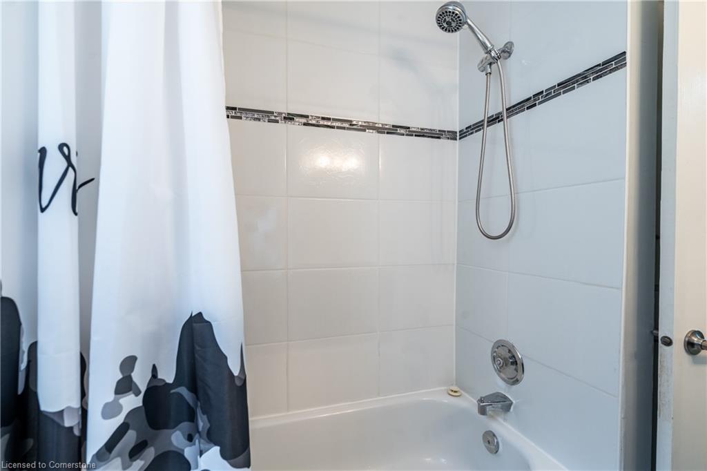 7126 Roger Crescent Property Photo 23