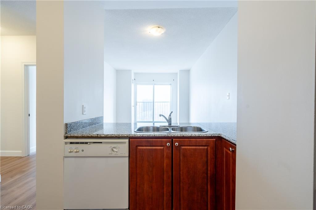 1206-135 James Street S Property Photo 9