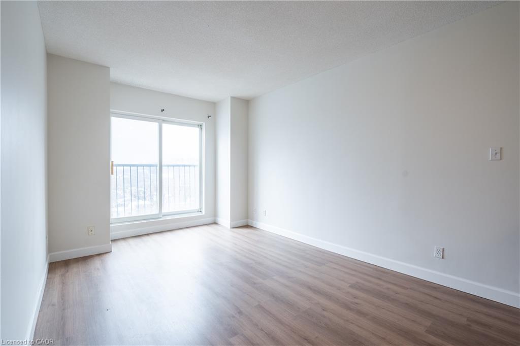 1206-135 James Street S Property Photo 14