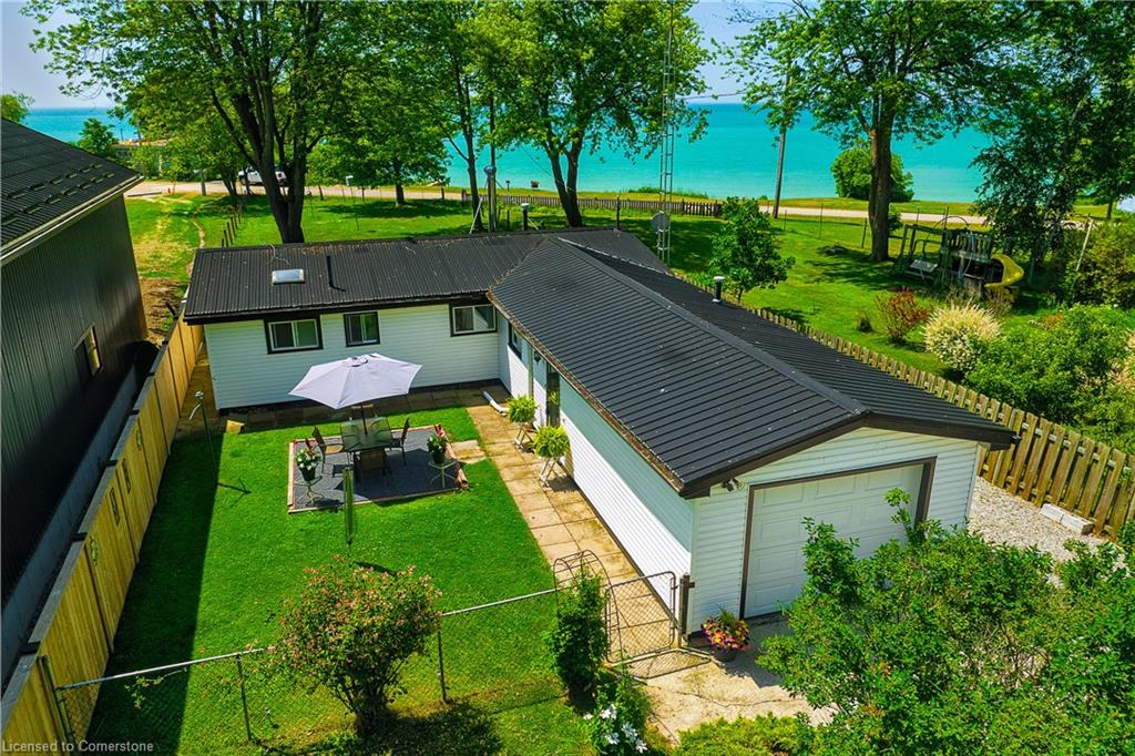 3058 Lakeshore Road Property Photo 1