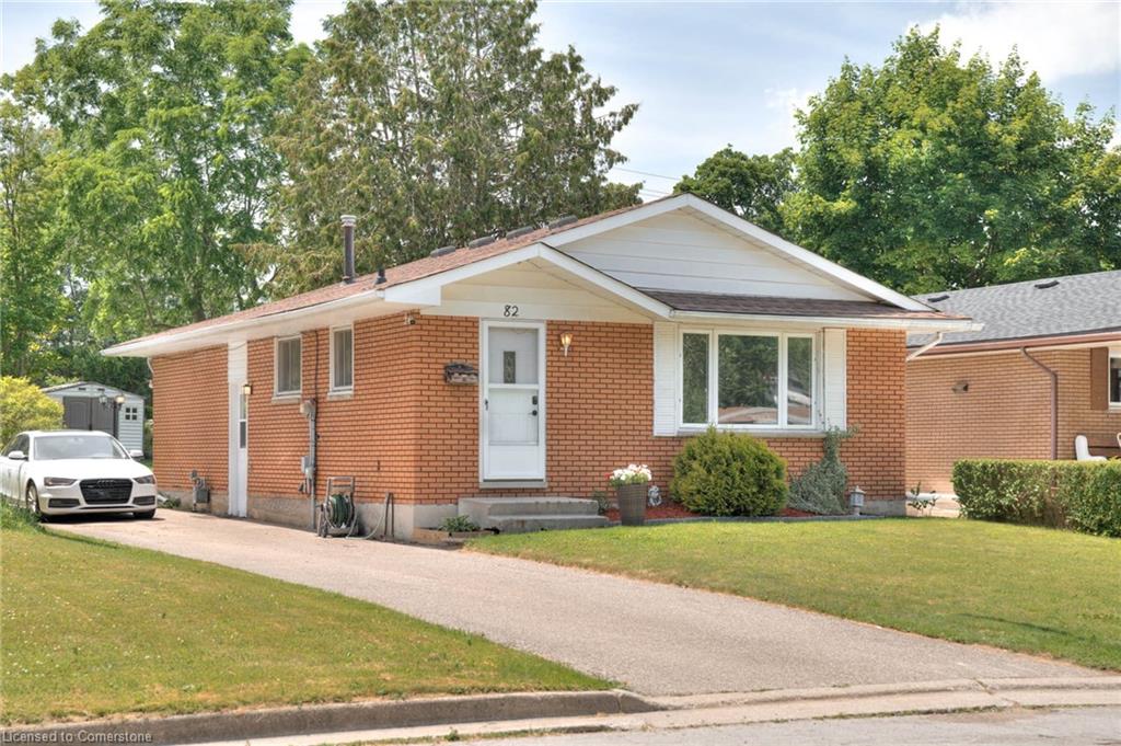 82 Arrowhead Crescent Property Photo 2