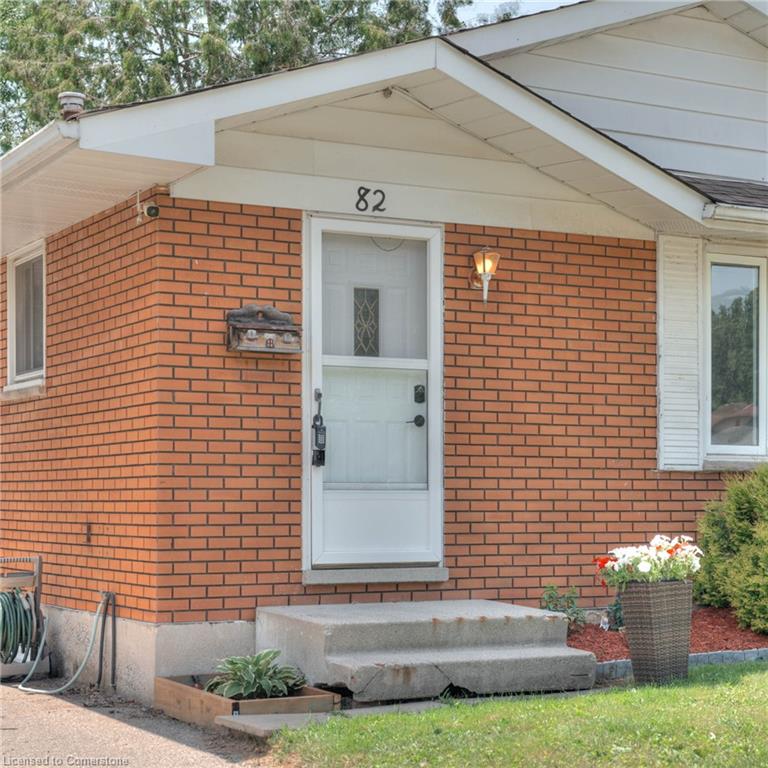 82 Arrowhead Crescent Property Photo 3