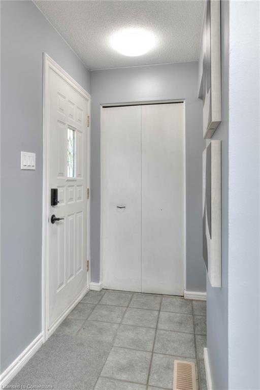 82 Arrowhead Crescent Property Photo 4