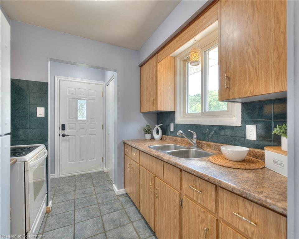 82 Arrowhead Crescent Property Photo 11