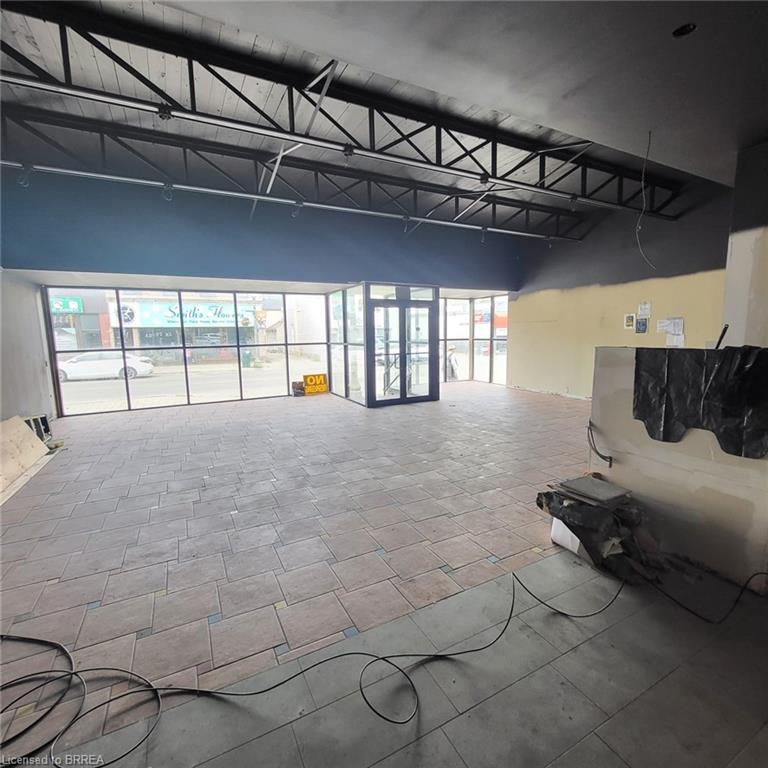 584 Dundas Street Property Photo 2