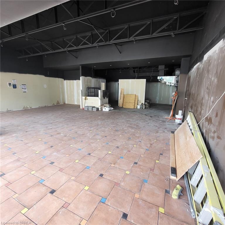 584 Dundas Street Property Photo 4