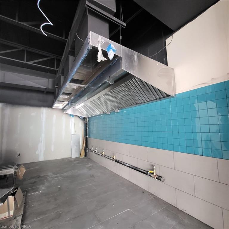 584 Dundas Street Property Photo 6