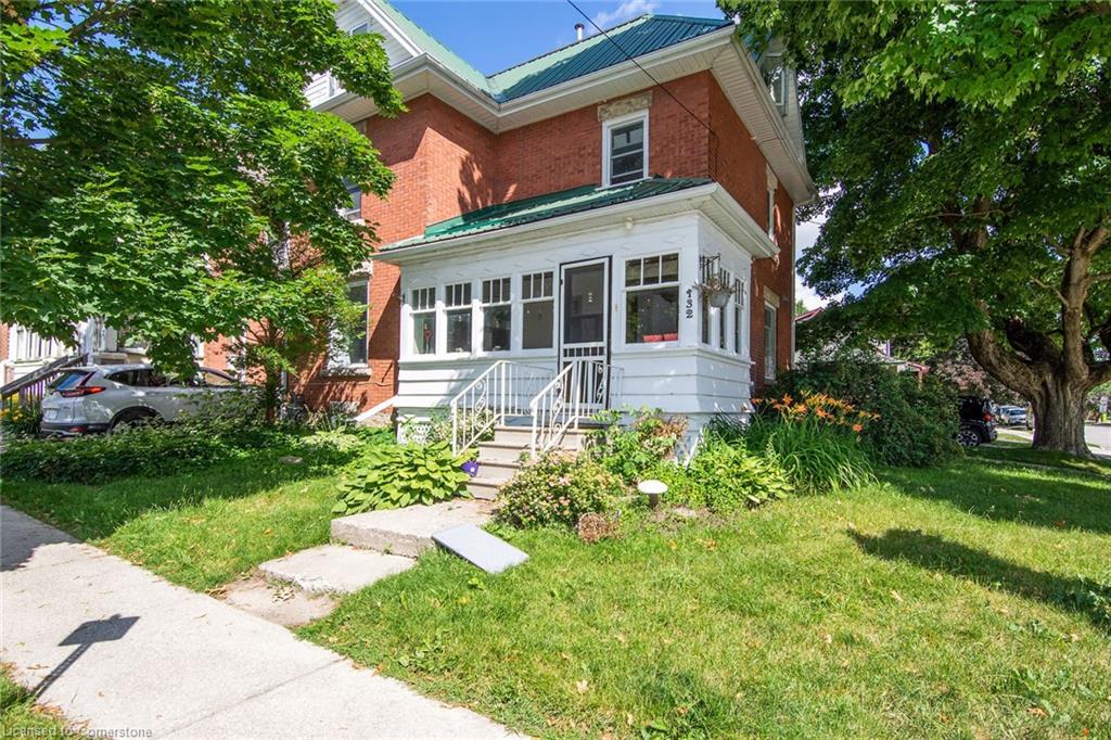 132 First Av E Property Photo 1