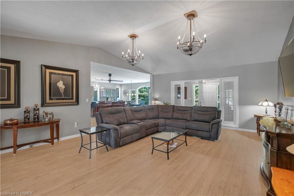 156 St Johns Road W Property Photo 9