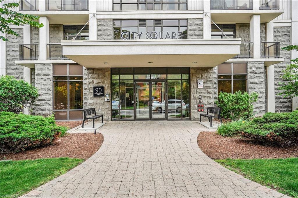 304-90 Charlton Avenue W Property Photo 6