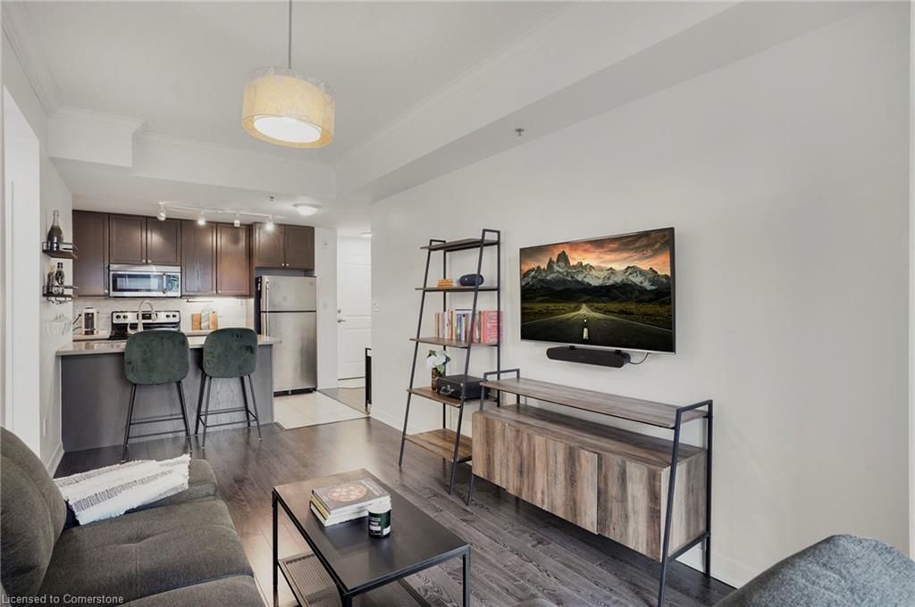 304-90 Charlton Avenue W Property Photo 9