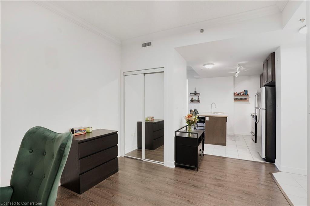 304-90 Charlton Avenue W Property Photo 13