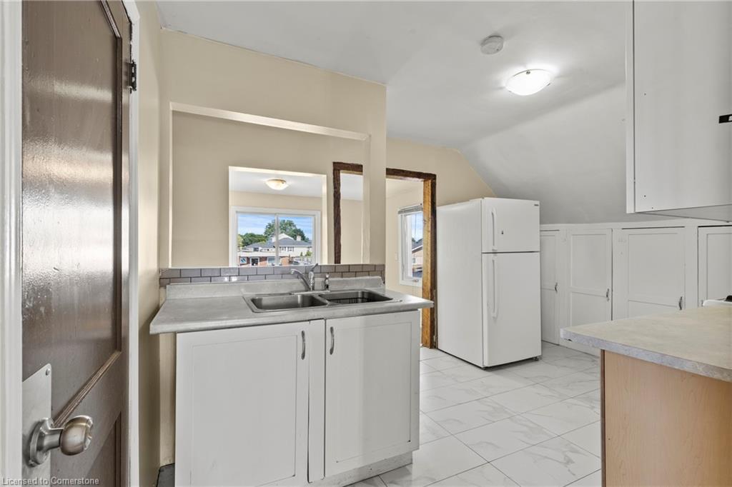 1 West Street N Property Photo 9