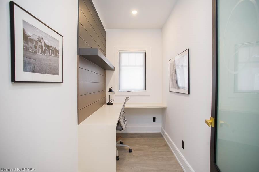 76 Kent Street S Property Photo 13