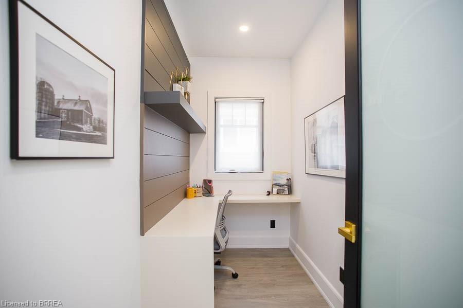 76 Kent Street S Property Photo 14