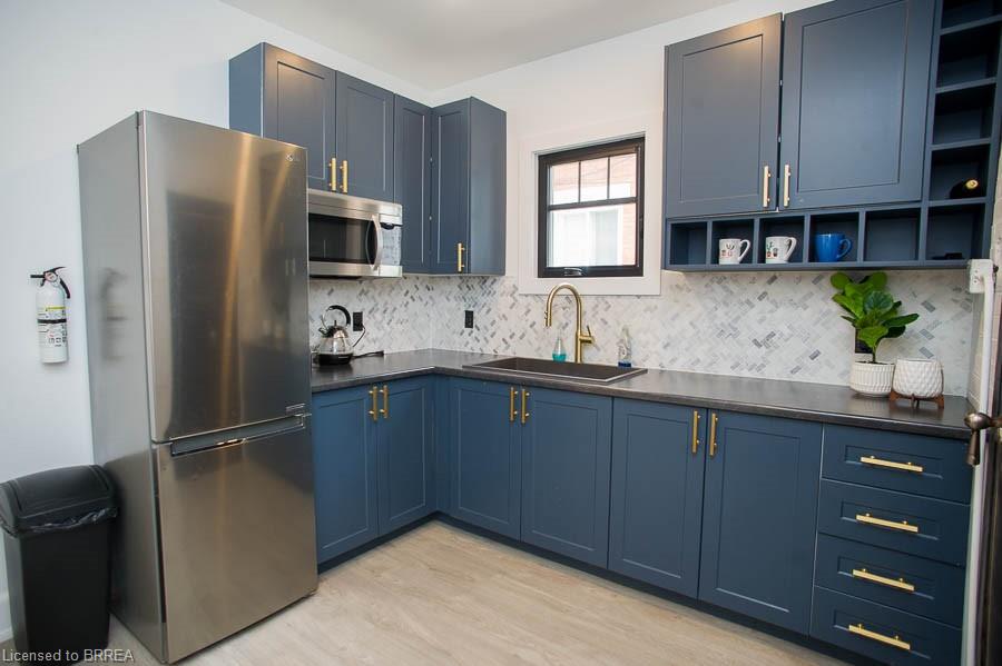76 Kent Street S Property Photo 17