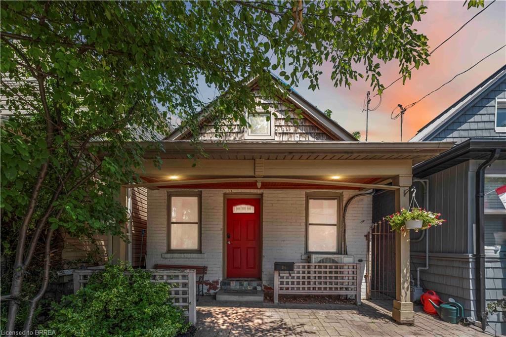 21 1/2 Albany Avenue Property Photo 1