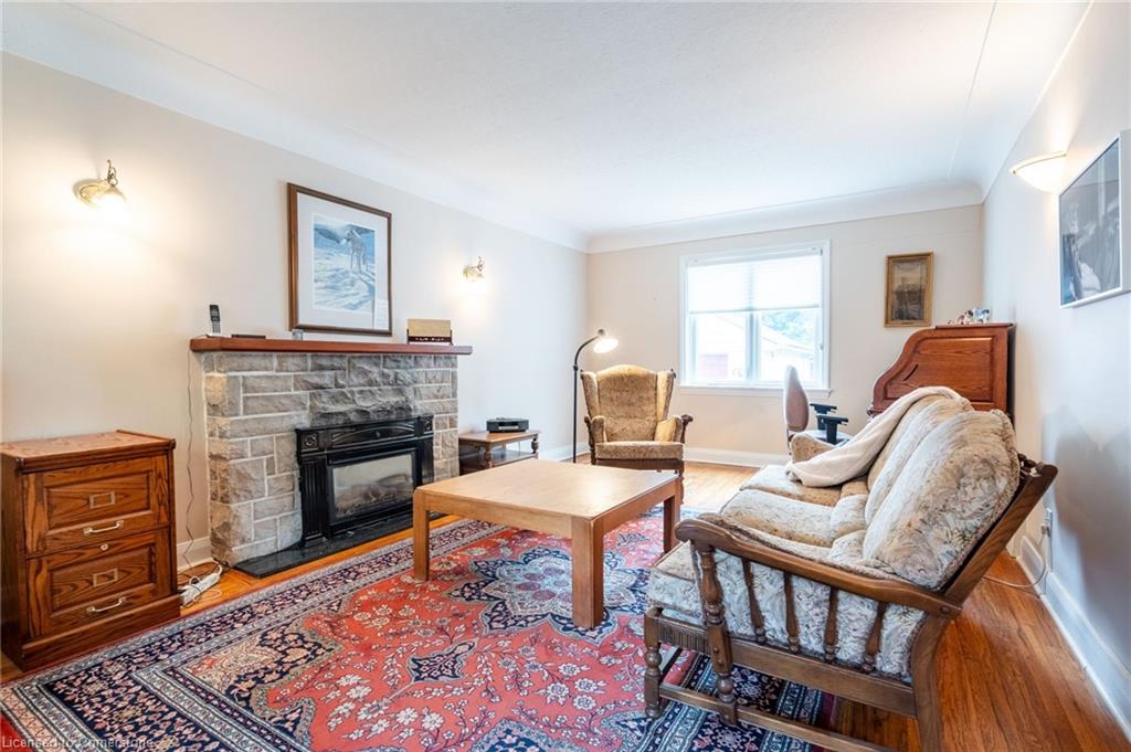 580 Emerald Street Property Photo 3