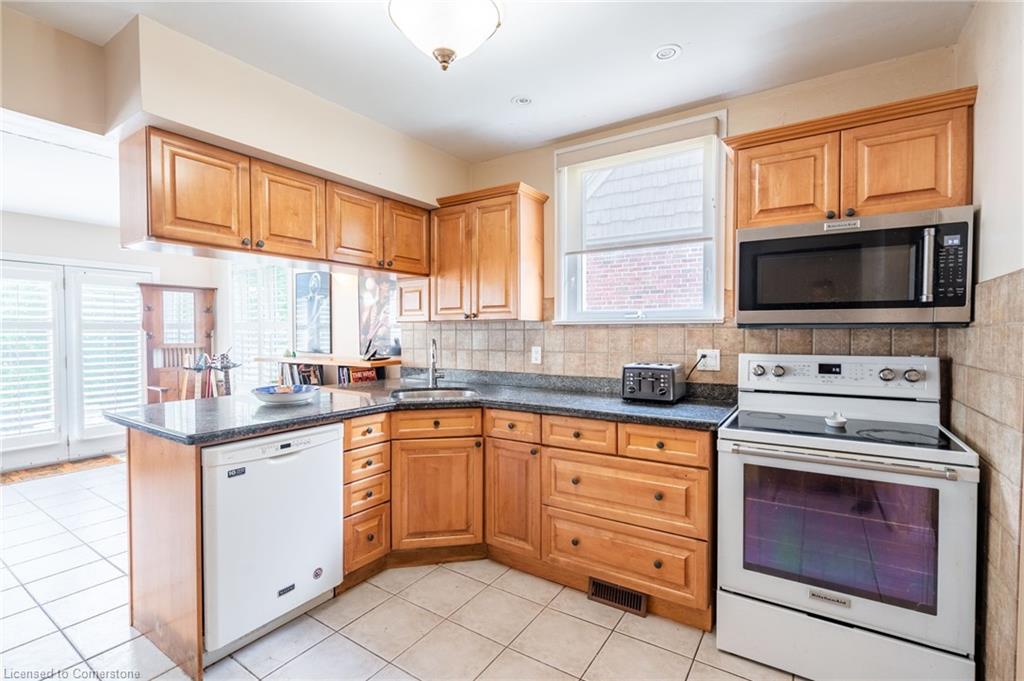 580 Emerald Street Property Photo 10