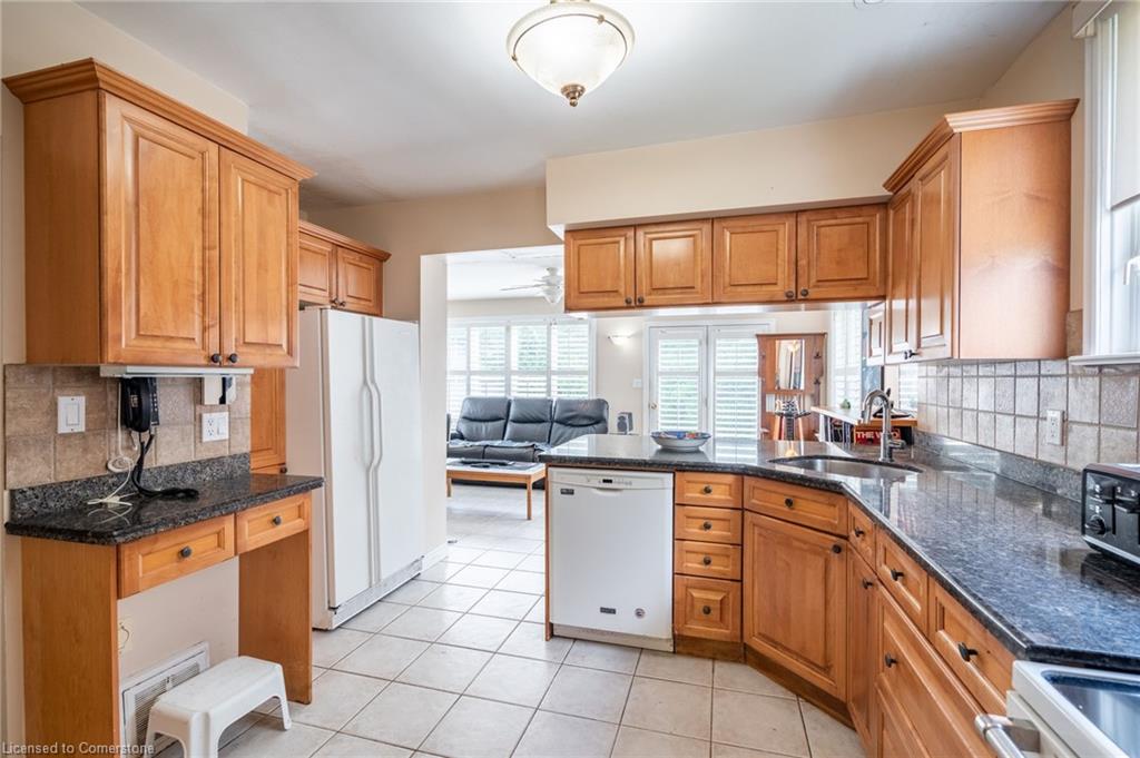 580 Emerald Street Property Photo 11