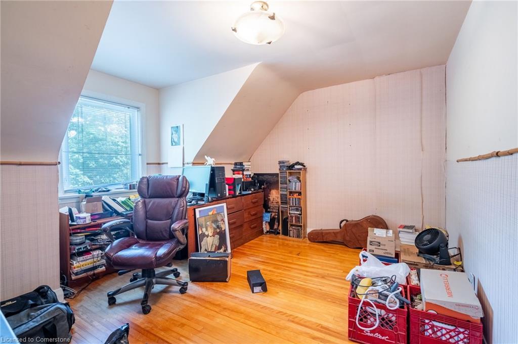 580 Emerald Street Property Photo 17