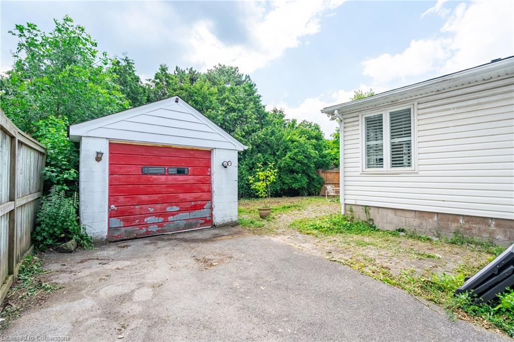 580 Emerald Street Property Photo 21