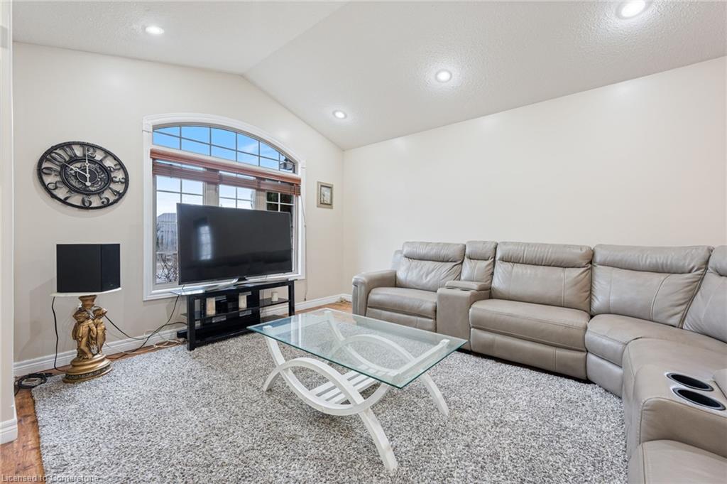 332 Duncombe Road Property Photo 8