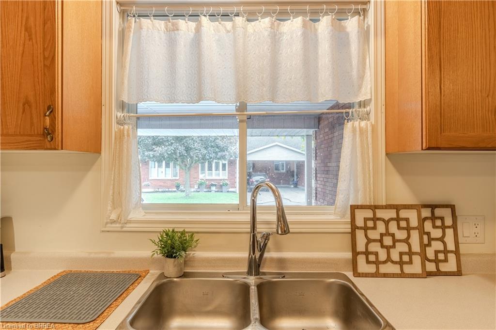47-1030 Colborne Street Property Photo 6