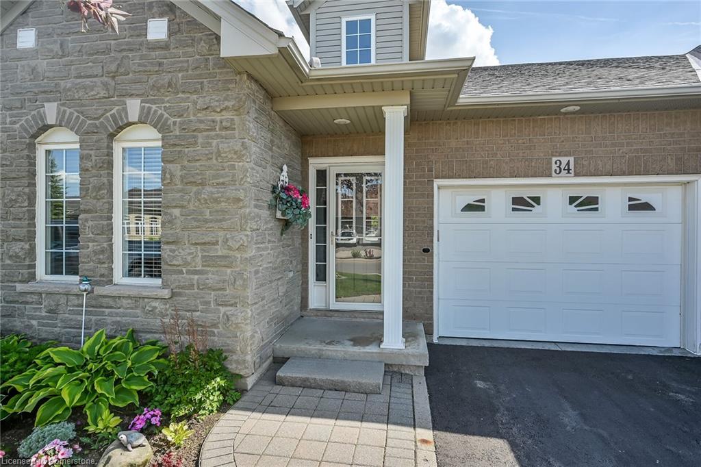 34 Abbotsford Trail Property Photo 2