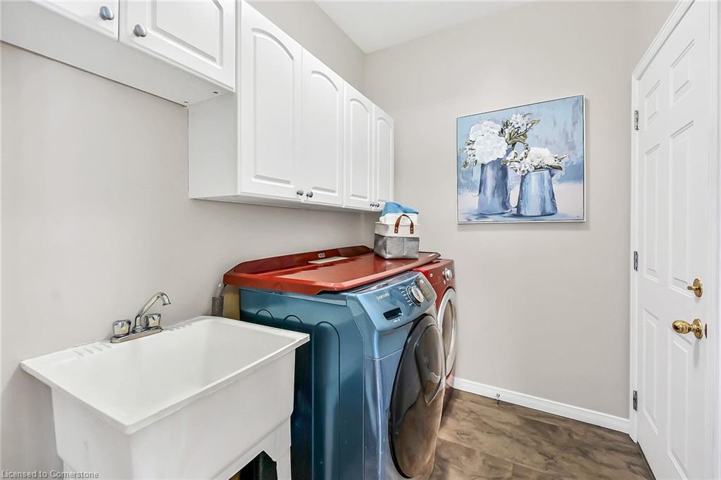 34 Abbotsford Trail Property Photo 21