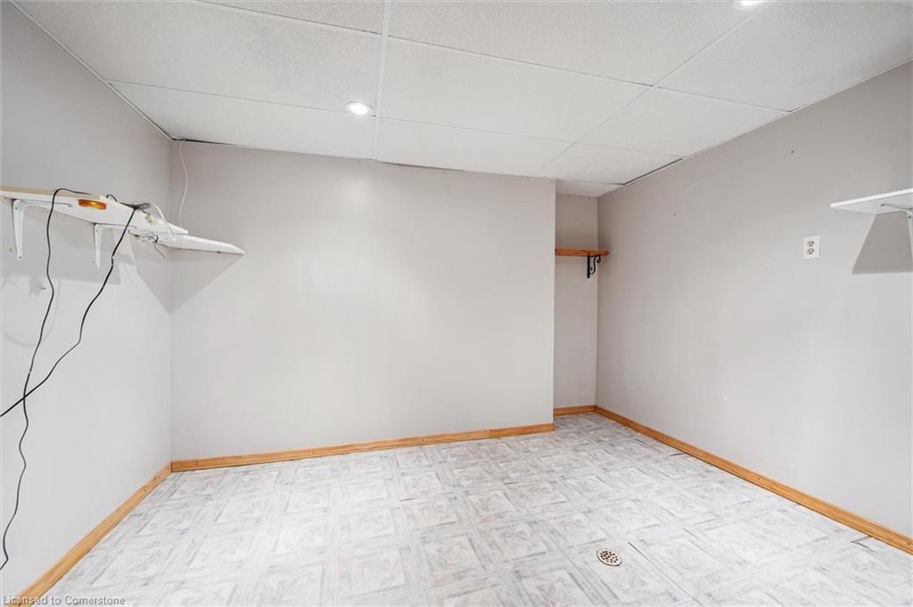 17 Springdale Boulevard Property Photo 36