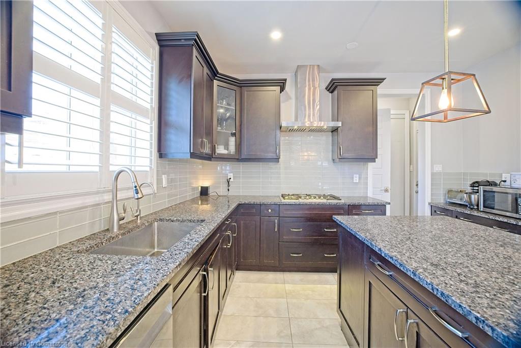 24 Pickett Place Property Photo 15