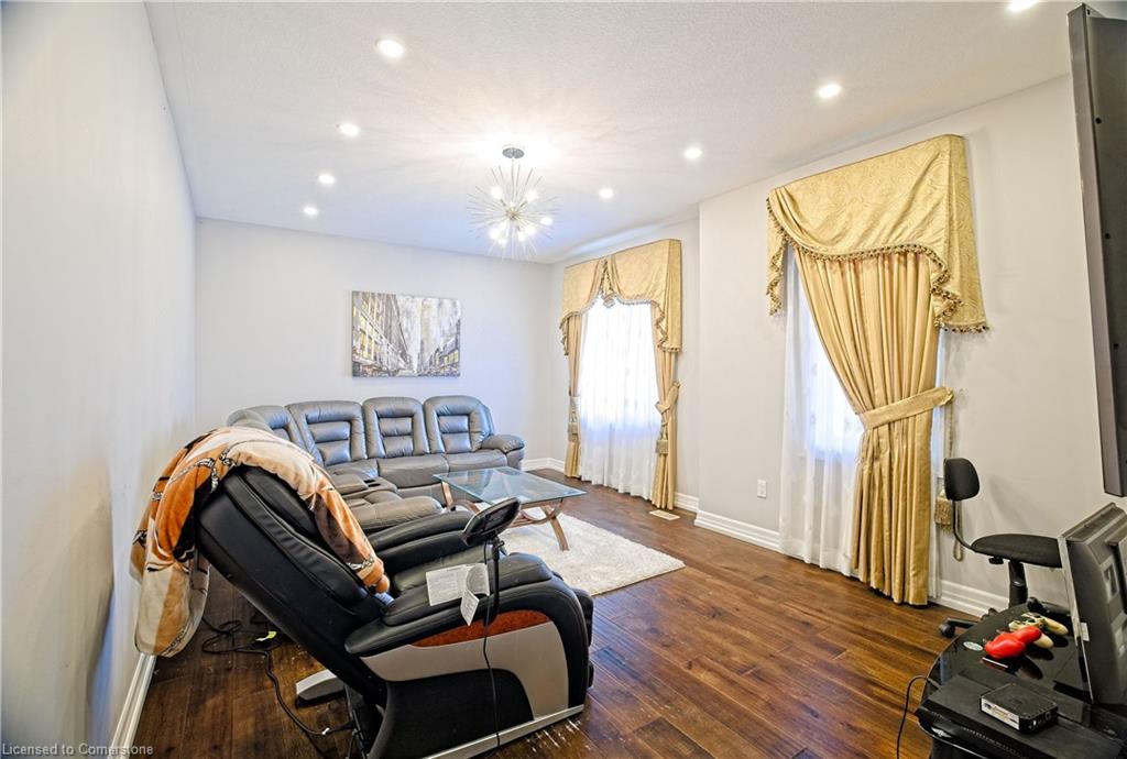 24 Pickett Place Property Photo 20
