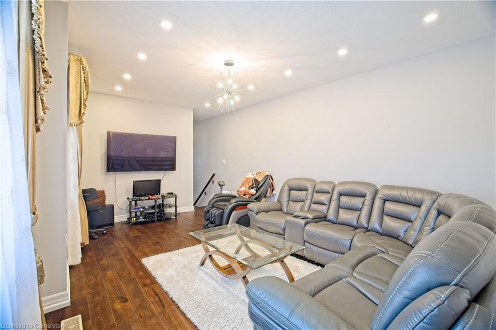 24 Pickett Place Property Photo 21