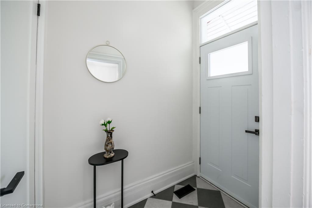 280 Emerald Street N Property Photo 4