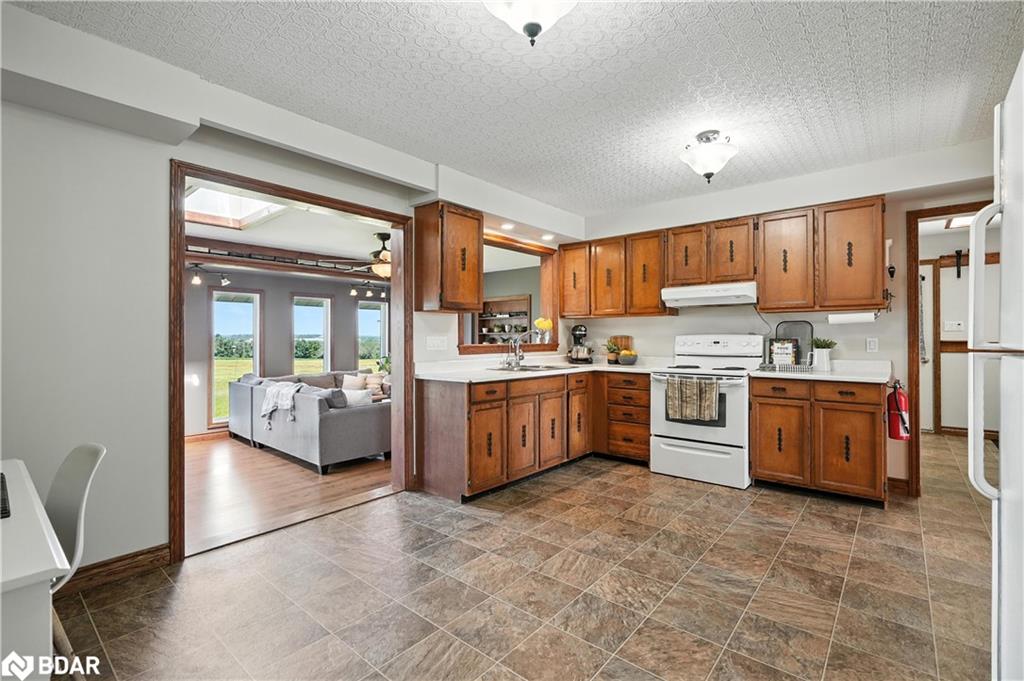 558 Line 1 S Property Photo 11