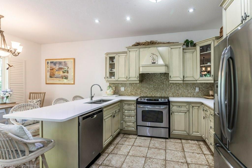 747 Garden Court Crescent Property Photo 12