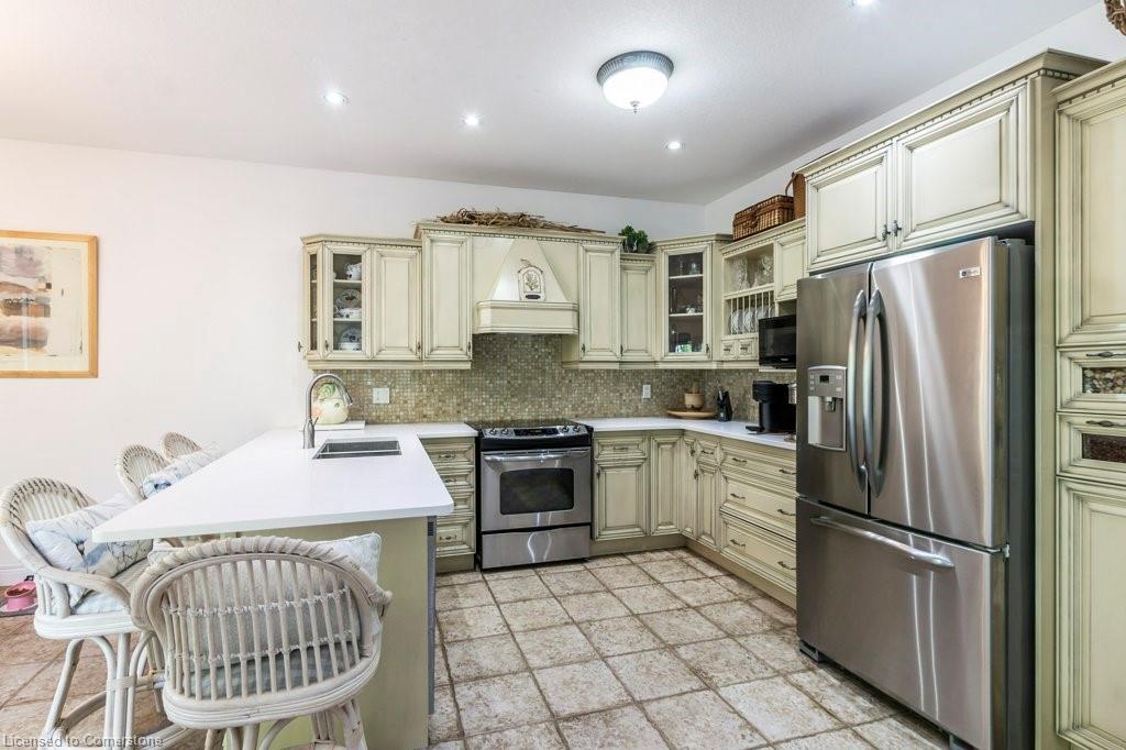 747 Garden Court Crescent Property Photo 14