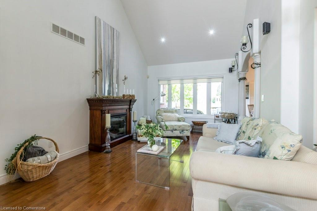 747 Garden Court Crescent Property Photo 18