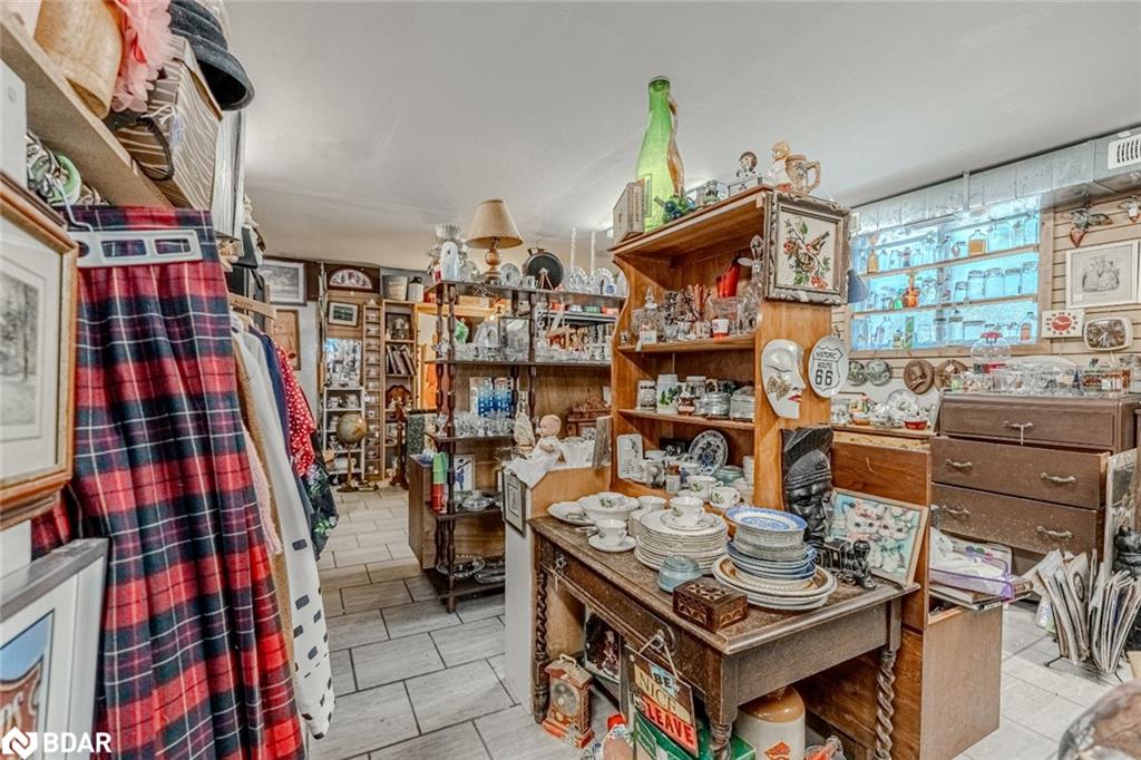 27 Queen Street West Property Photo 7