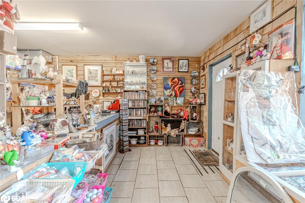 27 Queen Street West Property Photo 9