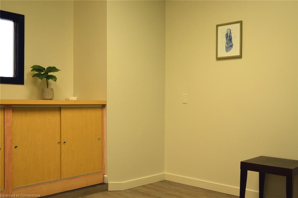 43 Kent Street N Property Photo 6