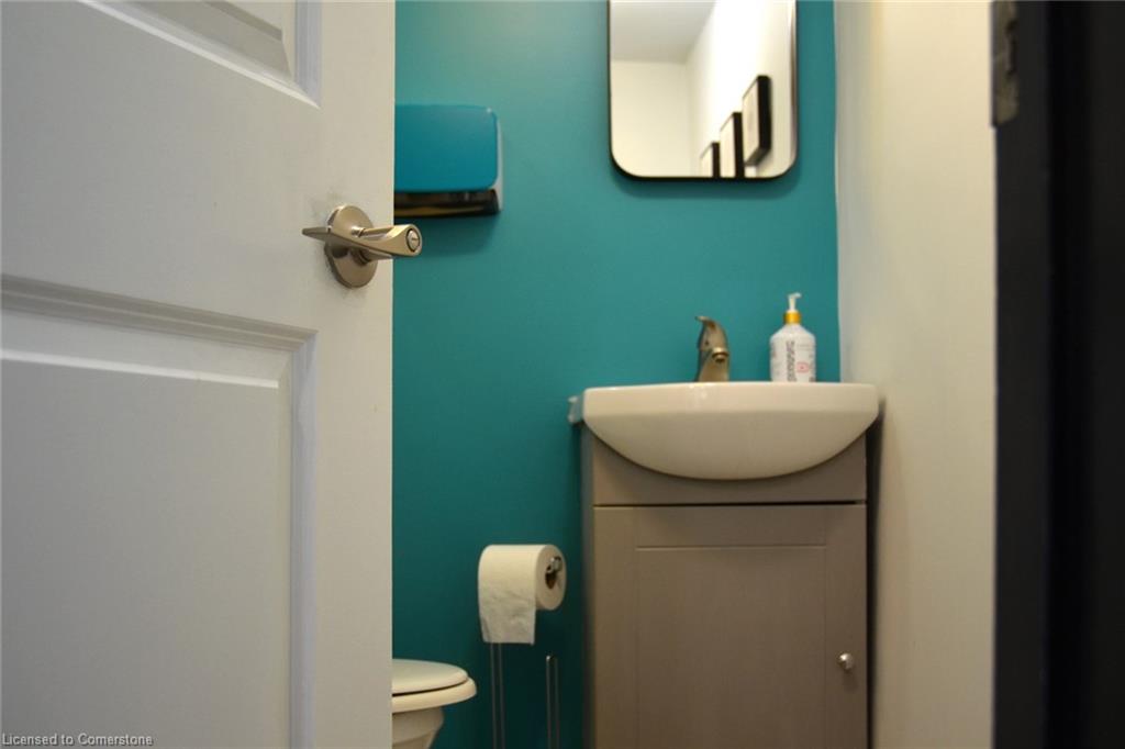 43 Kent Street N Property Photo 8